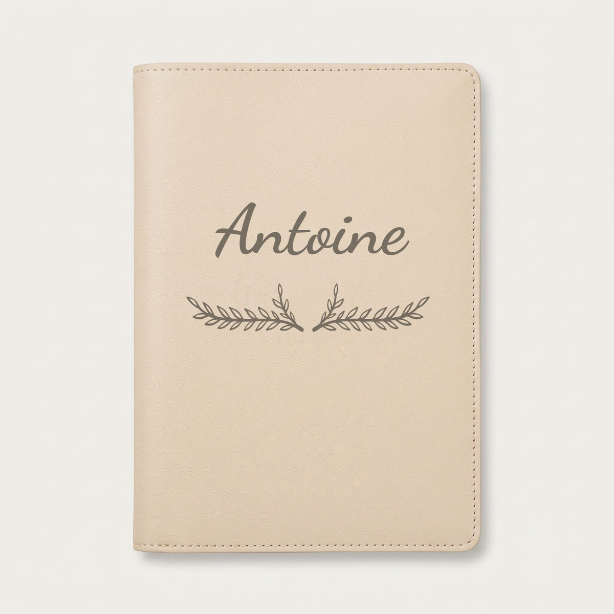 Protège carnet de santé personnalisé Antoine — Crème vanille — prénom « Antoine » gravé, ornement Bouquet