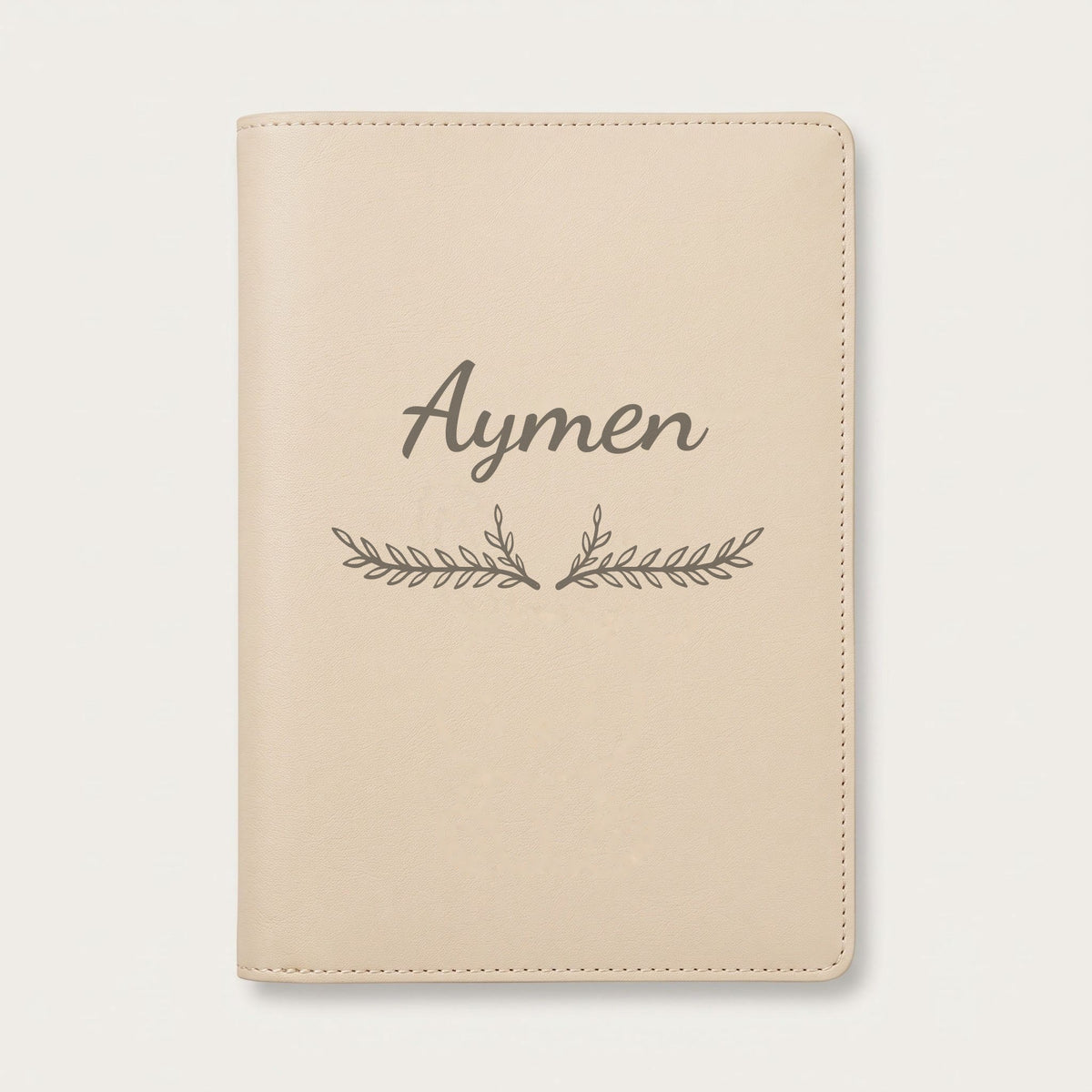 Protège carnet de santé personnalisé Aymen — Crème vanille — prénom « Aymen » gravé, ornement Bouquet