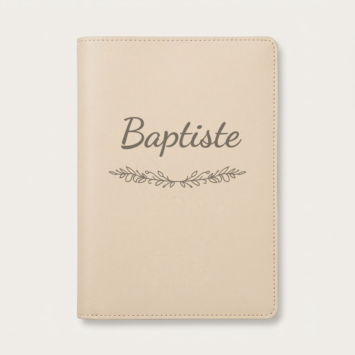 Protège carnet de santé personnalisé Baptiste — Crème vanille — prénom « Baptiste » gravé, ornement Guirlande