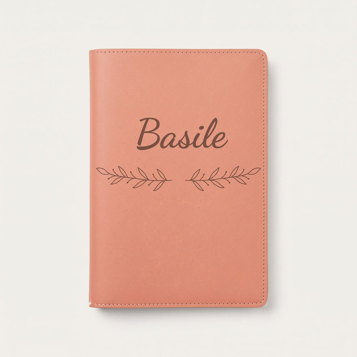 Protège carnet de santé personnalisé Basile — Terracotta — prénom « Basile » gravé, ornement Rameaux