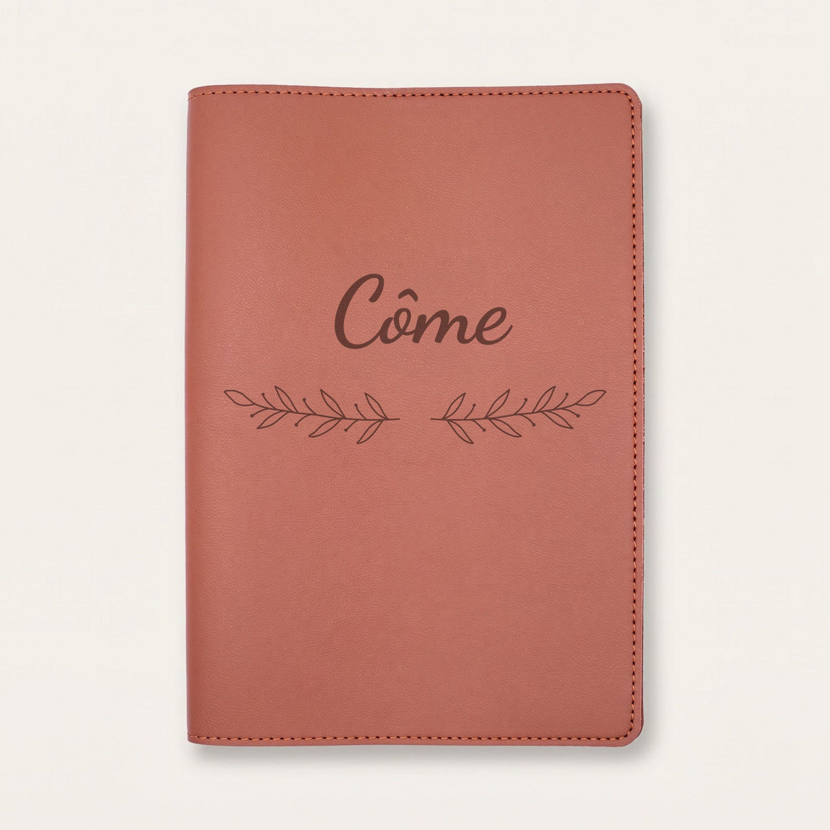 Protège carnet de santé personnalisé Côme — Chocolat — prénom « Côme » gravé, ornement Rameaux