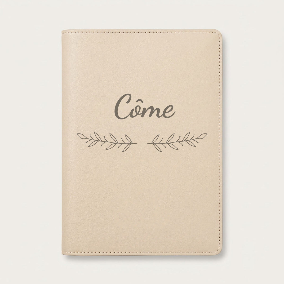 Protège carnet de santé personnalisé Côme — Crème vanille — prénom « Côme » gravé, ornement Rameaux