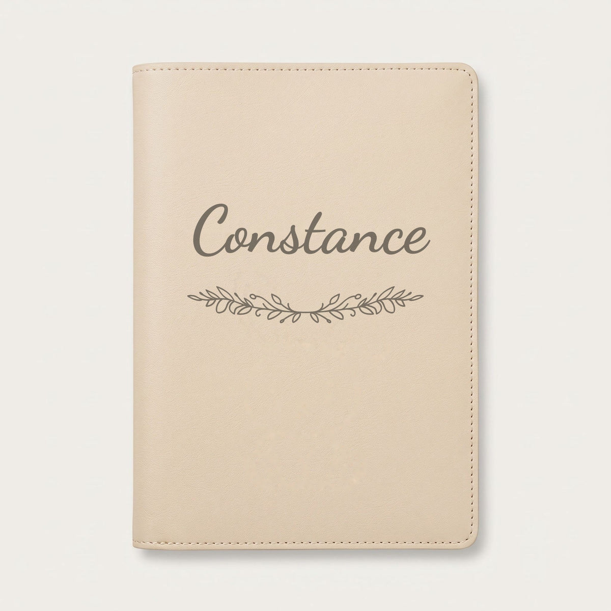 Protège carnet de santé personnalisé Constance — Crème vanille — prénom « Constance » gravé, ornement Guirlande