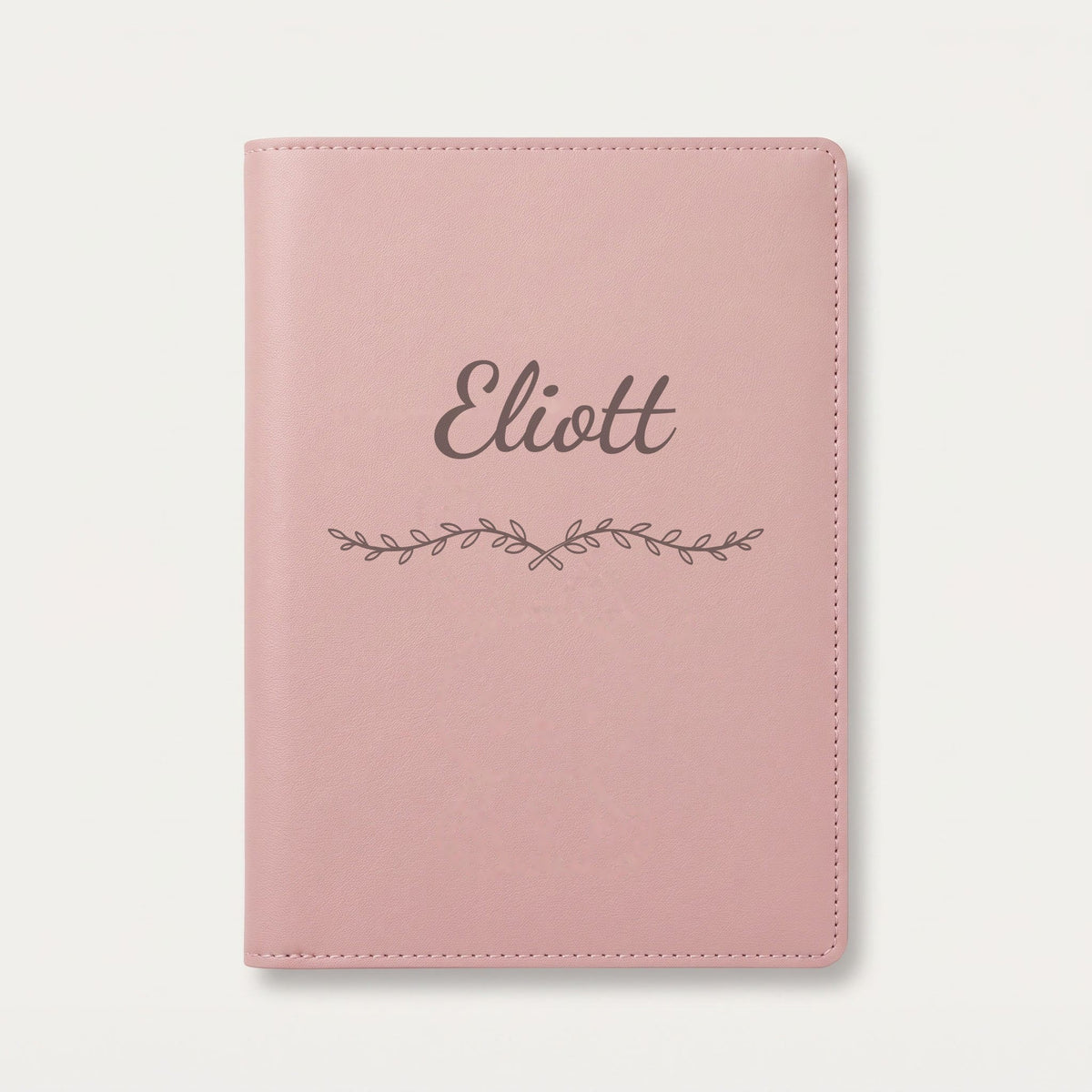 Protège carnet de santé personnalisé Eliott — Rose dragée — prénom « Eliott » gravé, ornement Liane