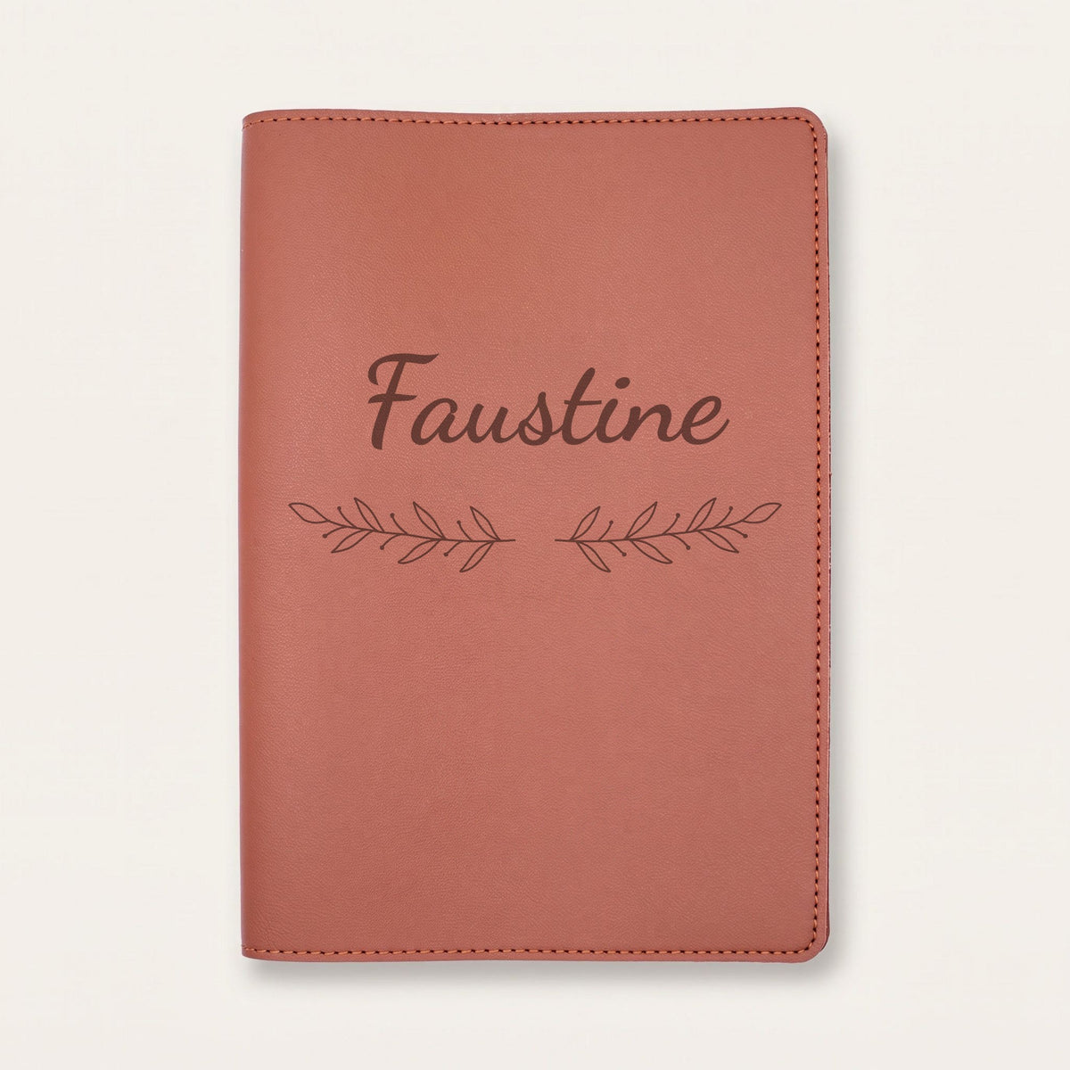 Protège carnet de santé personnalisé Faustine — Chocolat — prénom « Faustine » gravé, ornement Rameaux