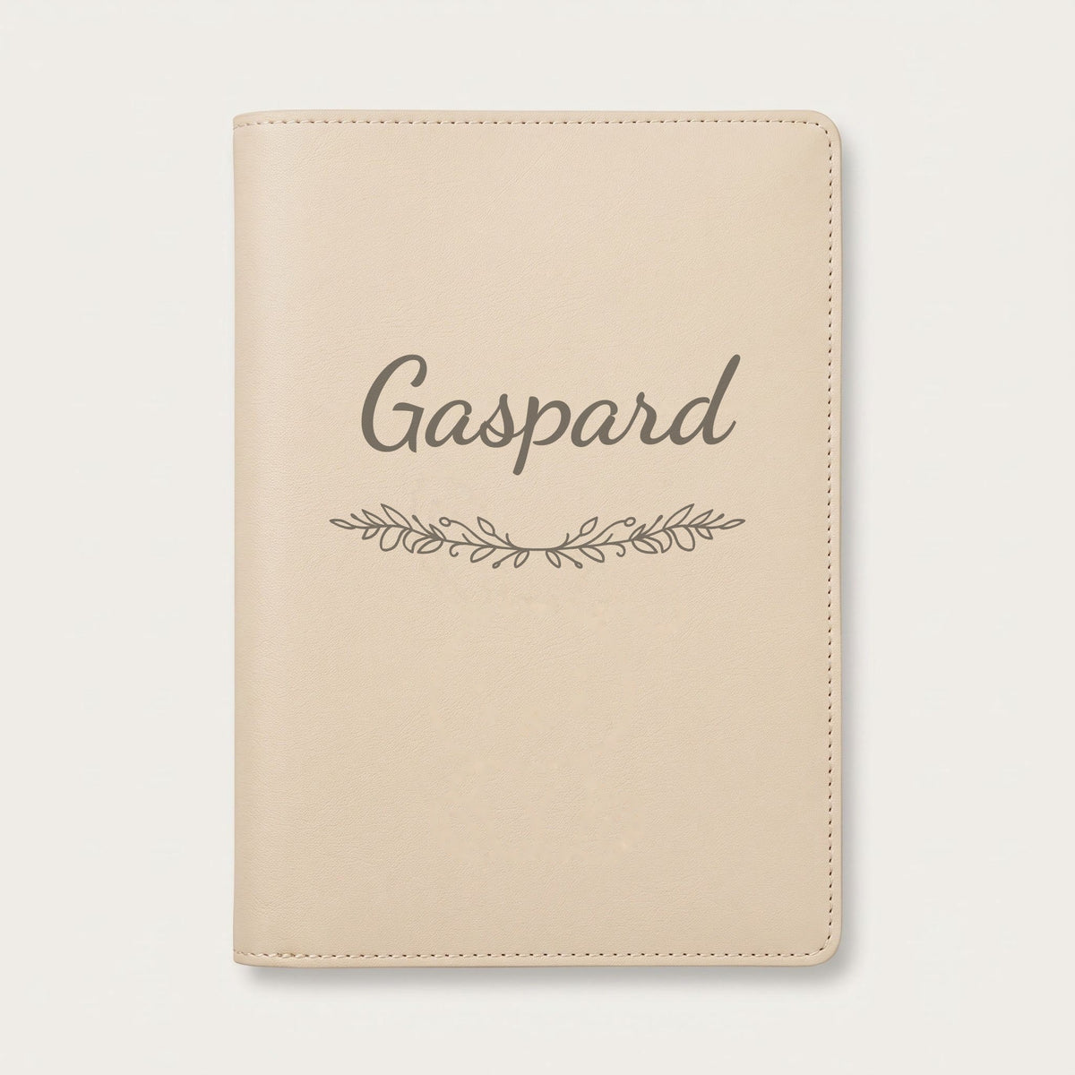 Protège carnet de santé personnalisé Gaspard — Crème vanille — prénom « Gaspard » gravé, ornement Guirlande