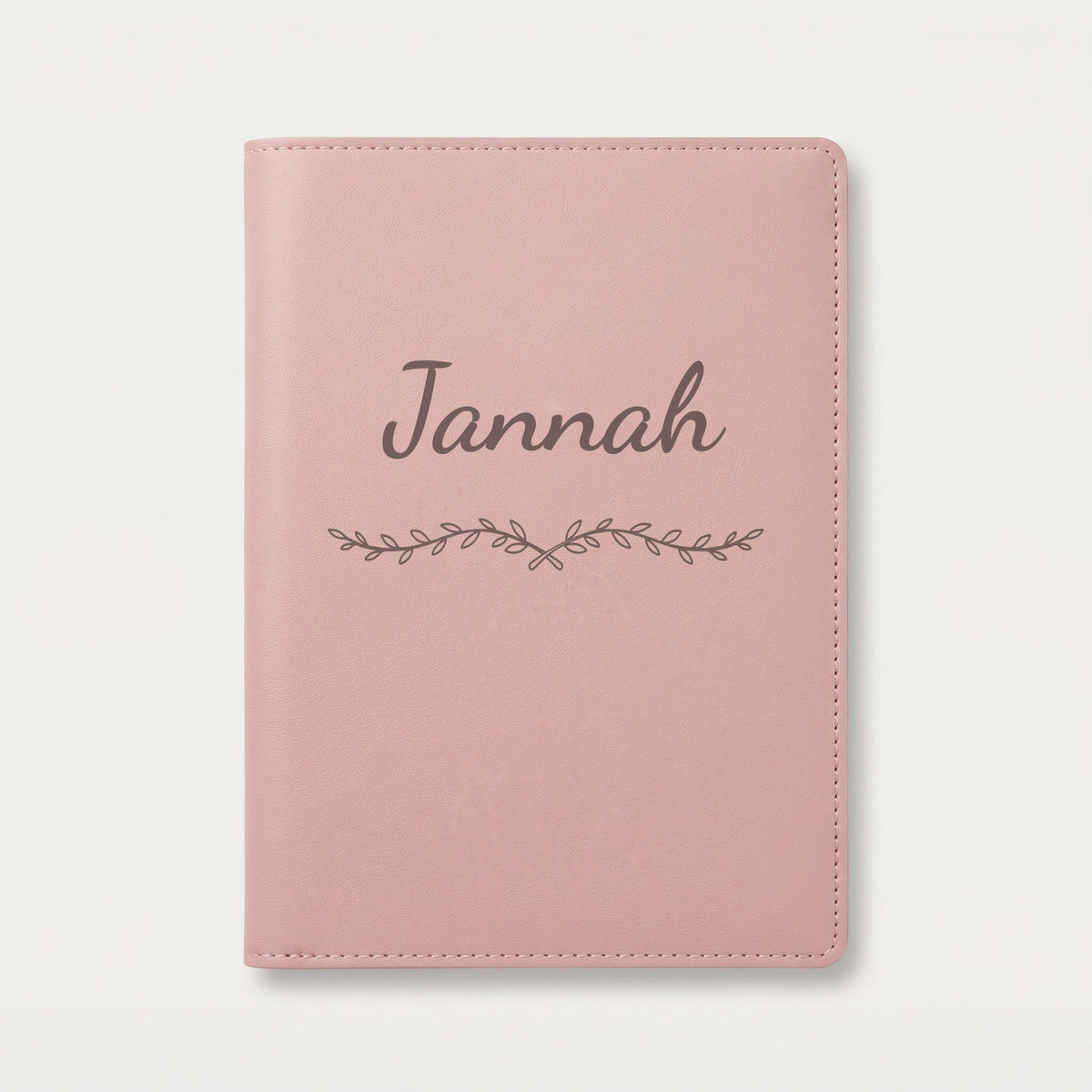 Protège carnet de santé personnalisé Jannah — Rose dragée — prénom « Jannah » gravé, ornement Liane