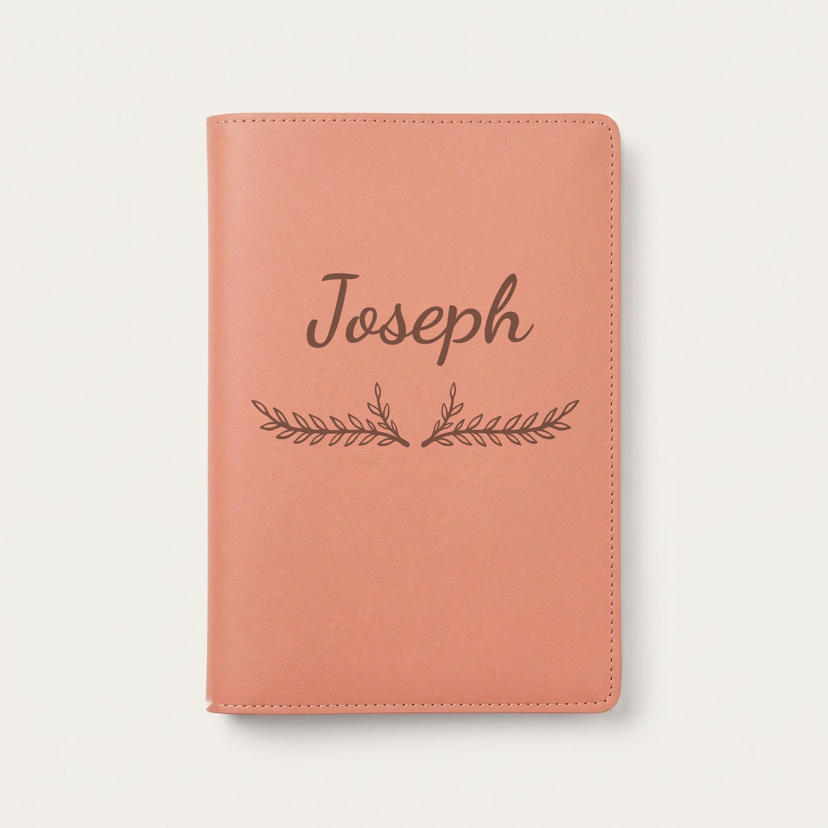 Protège carnet de santé personnalisé Joseph — Terracotta — prénom « Joseph » gravé, ornement Bouquet