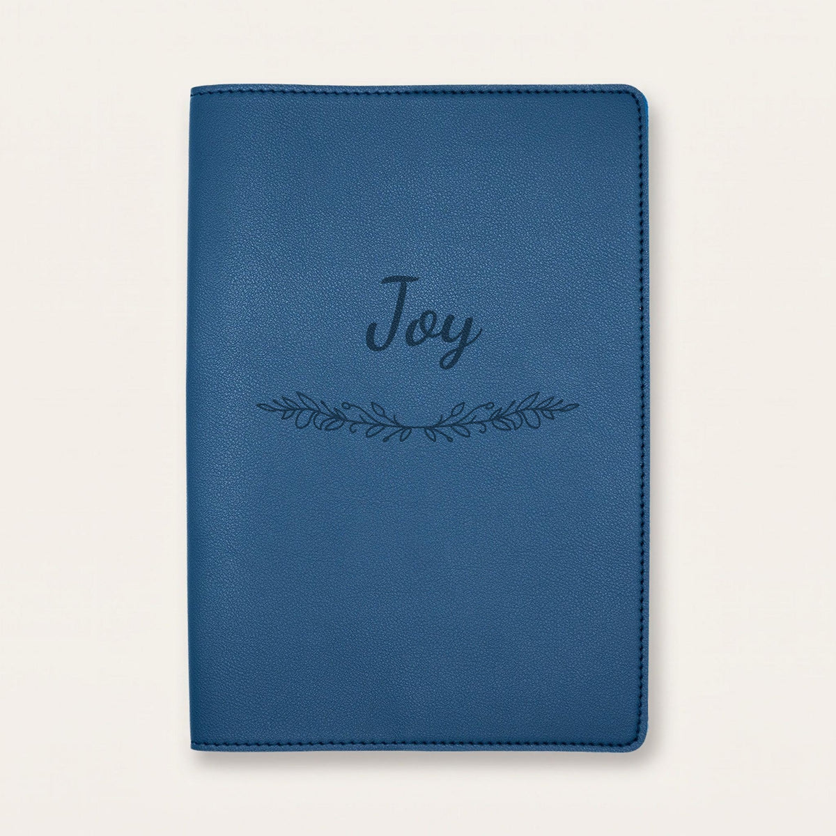 Protège carnet de santé personnalisé Joy — Bleu nuit — prénom « Joy » gravé, ornement Guirlande