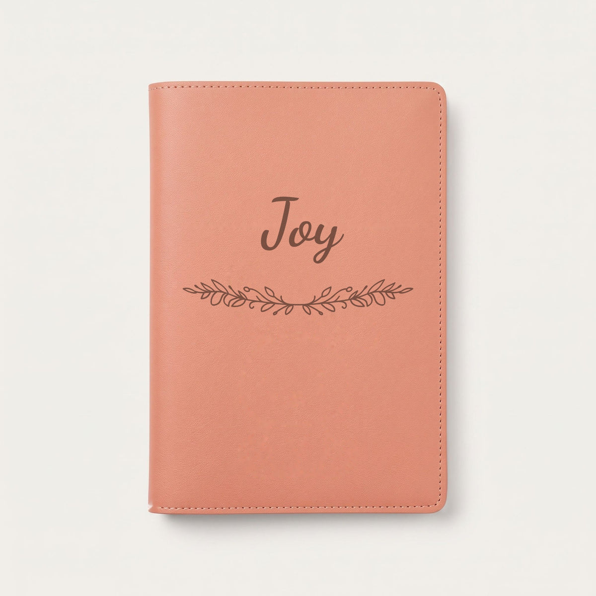 Protège carnet de santé personnalisé Joy — Terracotta — prénom « Joy » gravé, ornement Guirlande