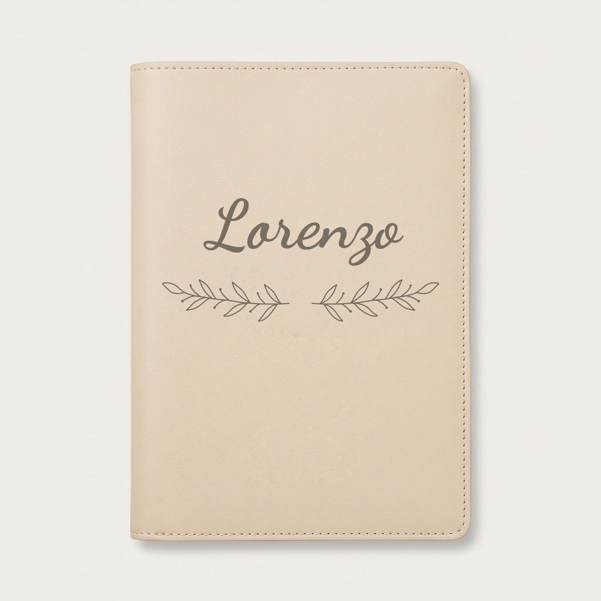 Protège carnet de santé personnalisé Lorenzo — Crème vanille — prénom « Lorenzo » gravé, ornement Rameaux