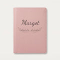 Protège carnet de santé personnalisé Margot — Rose dragée — prénom « Margot » gravé, ornement Feuillage