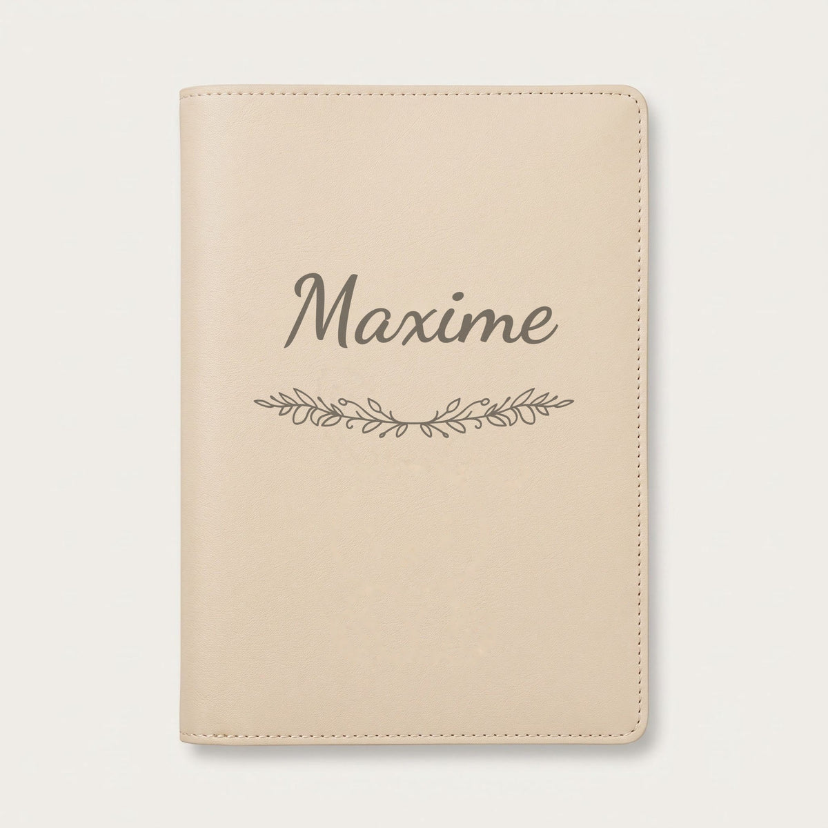 Protège carnet de santé personnalisé Maxime — Crème vanille — prénom « Maxime » gravé, ornement Guirlande