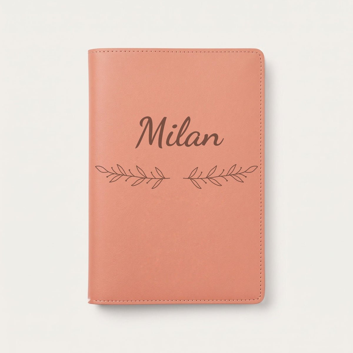 Protège carnet de santé personnalisé Milan — Terracotta — prénom « Milan » gravé, ornement Rameaux