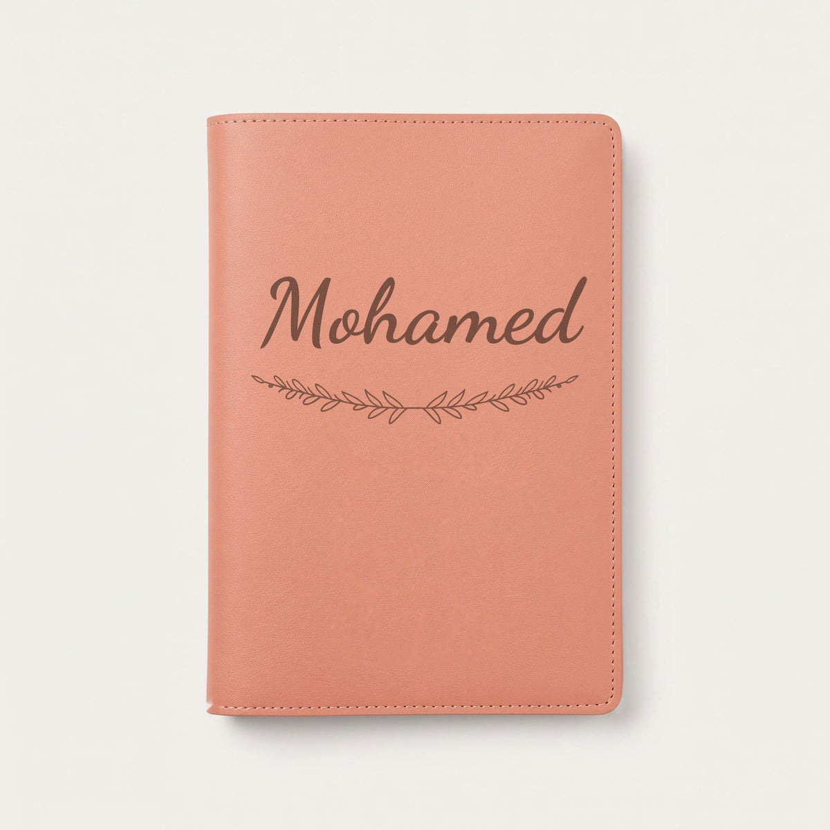 Protège carnet de santé personnalisé Mohamed — Terracotta — prénom « Mohamed » gravé, ornement Brindilles
