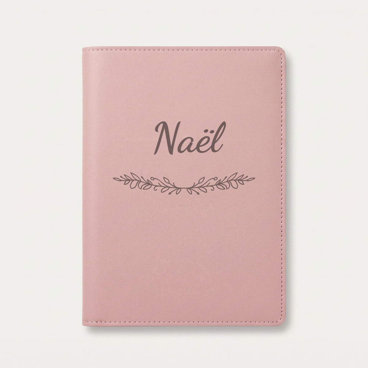 Protège carnet de santé personnalisé Naël — Rose dragée — prénom « Naël » gravé, ornement Guirlande