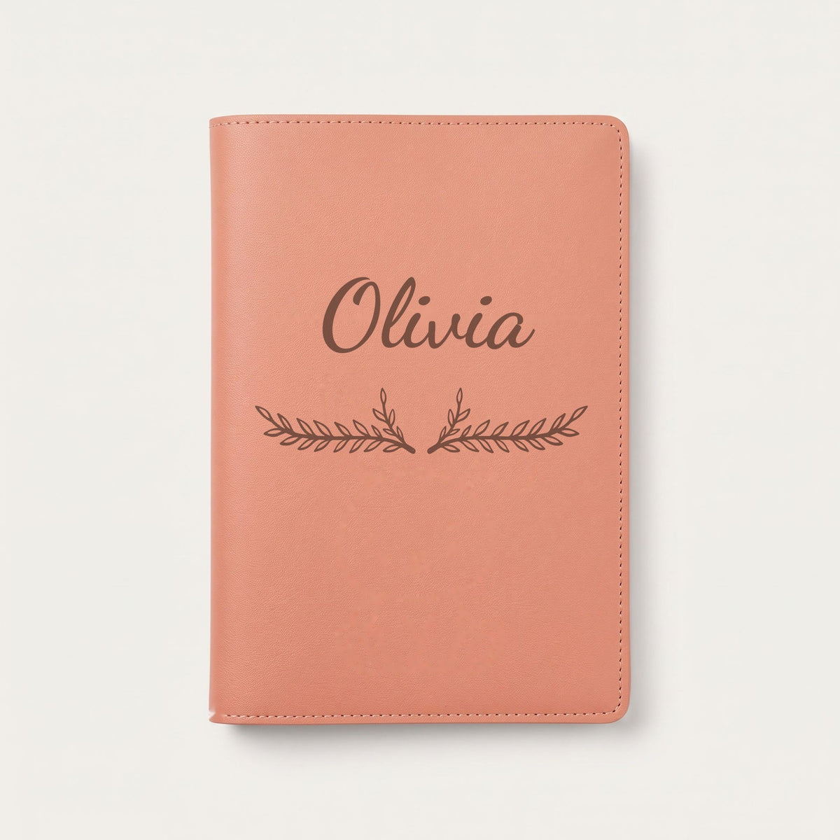 Protège carnet de santé personnalisé Olivia — Terracotta — prénom « Olivia » gravé, ornement Bouquet