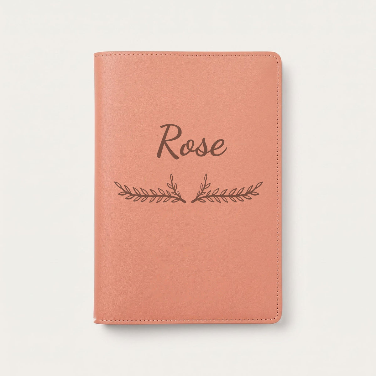 Protège carnet de santé personnalisé Rose — Terracotta — prénom « Rose » gravé, ornement Bouquet