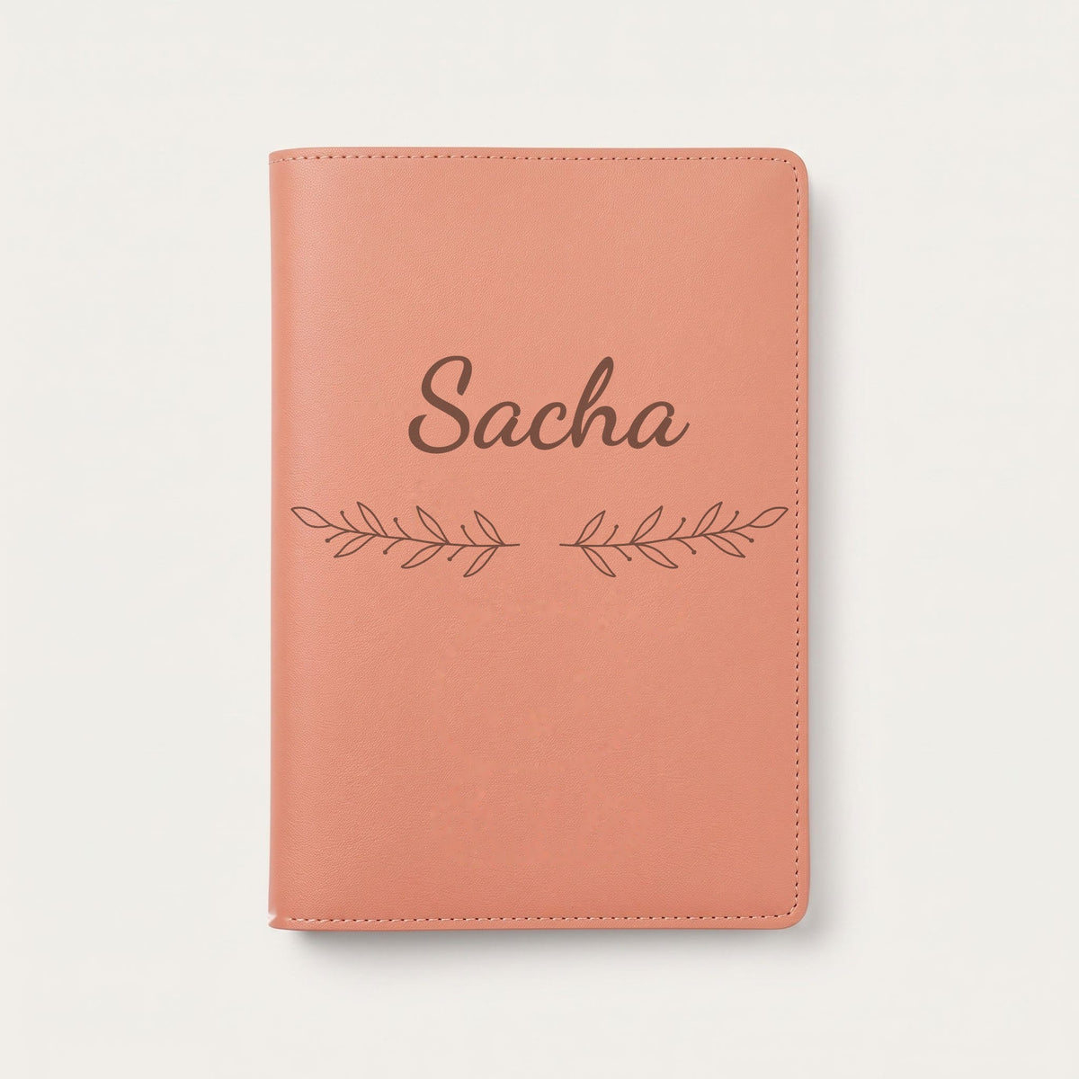 Protège carnet de santé personnalisé Sacha — Terracotta — prénom « Sacha » gravé, ornement Rameaux