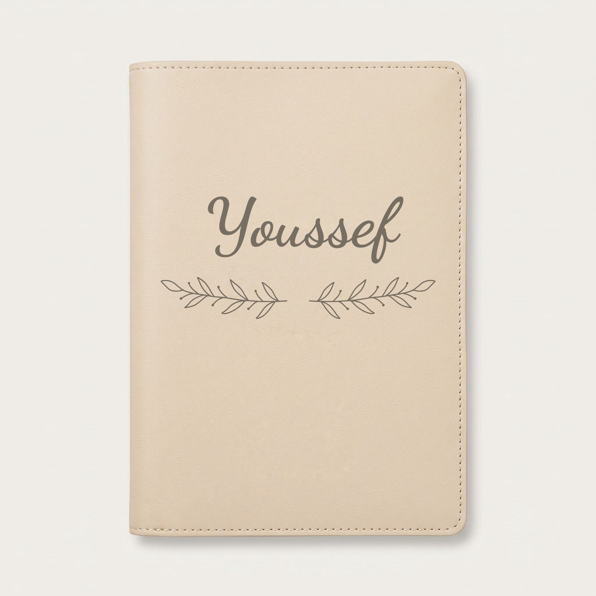 Protège carnet de santé personnalisé Youssef — Crème vanille — prénom « Youssef » gravé, ornement Rameaux