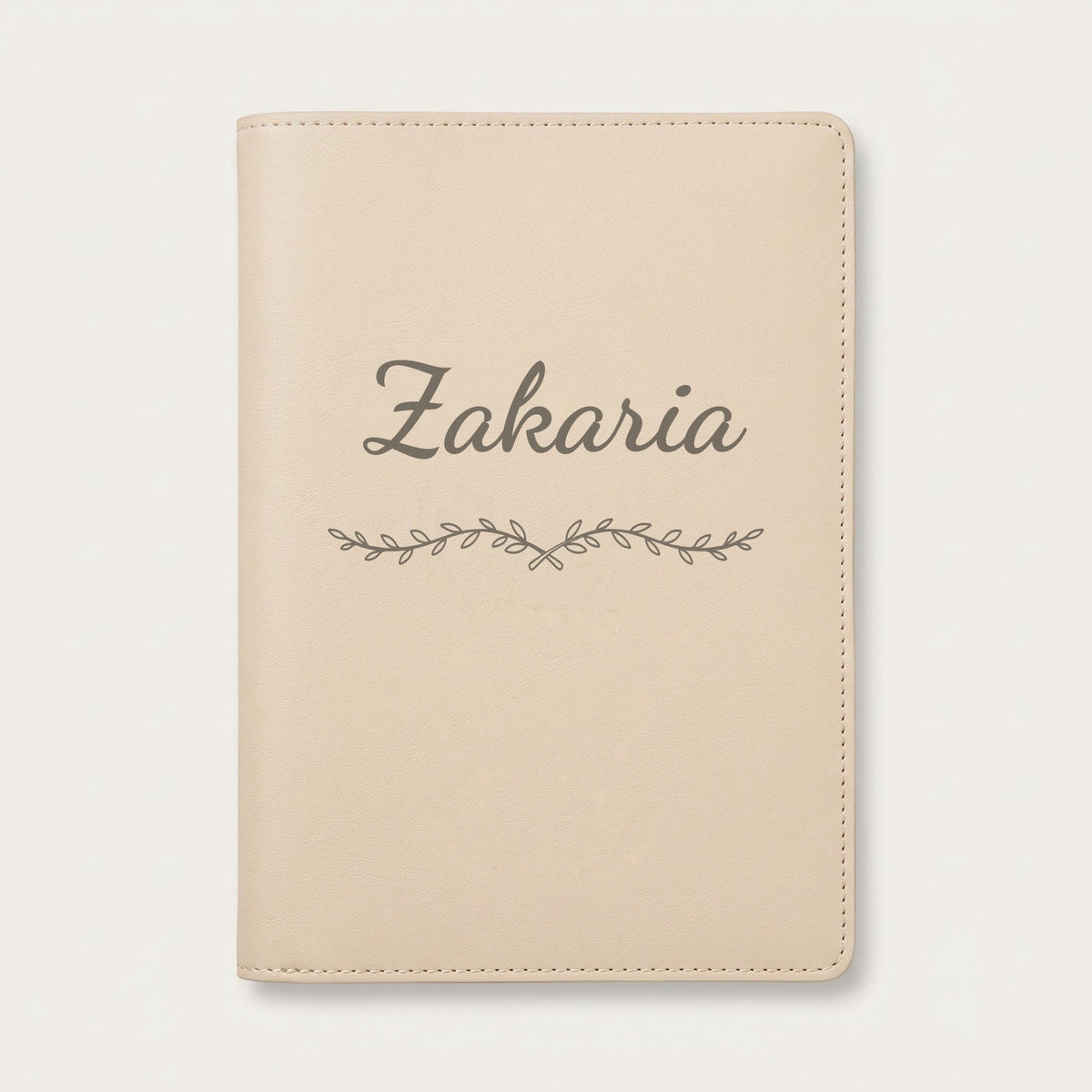 Protège carnet de santé personnalisé Zakaria — Crème vanille — prénom « Zakaria » gravé, ornement Liane
