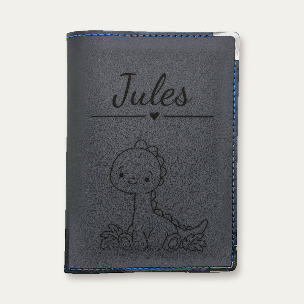 Protège-passeport bébé garçon personnalisé – Dinosaure — Bleue — gravure « Jules »
