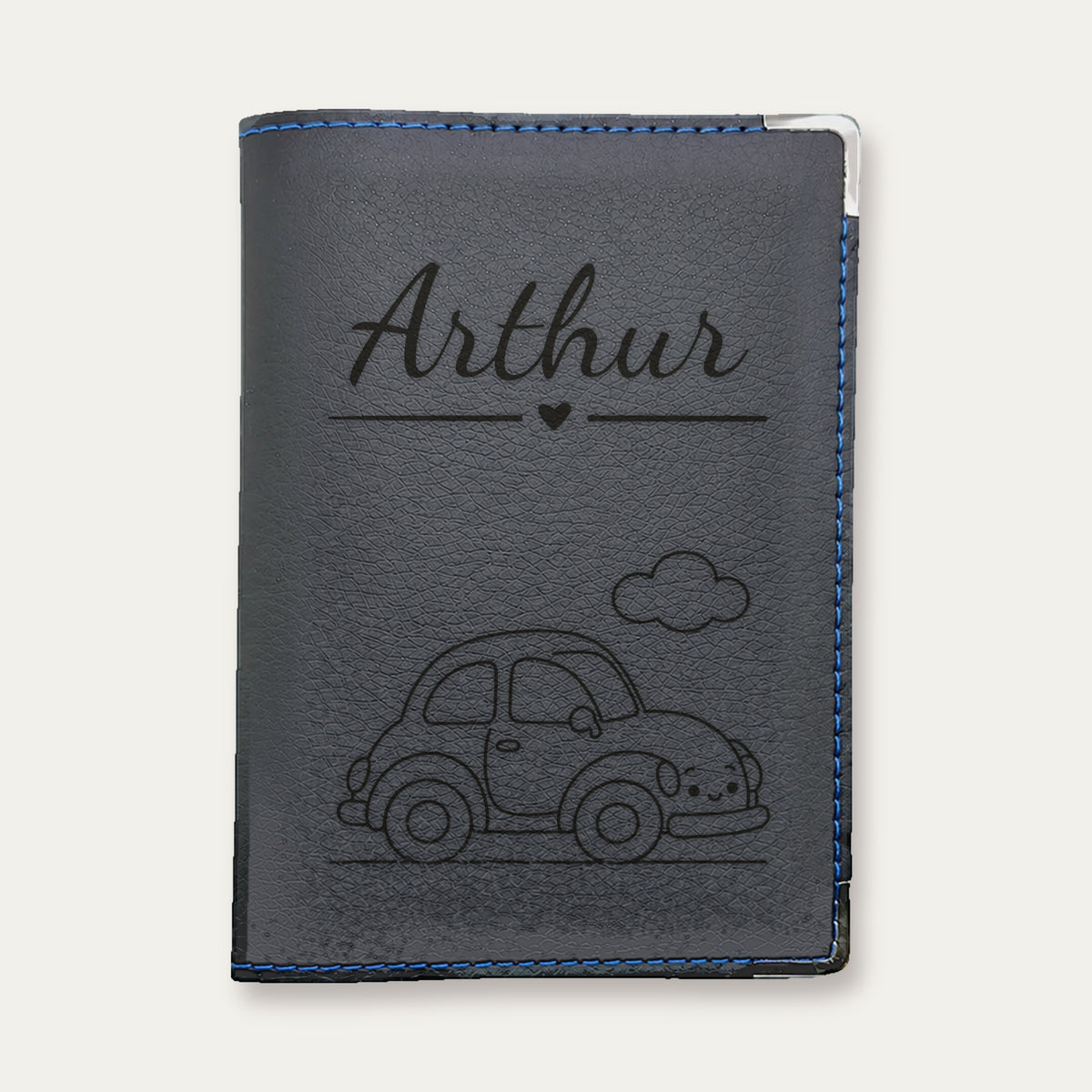 Protège-passeport bébé garçon personnalisé – Voitures — Bleue — gravure « Arthur »