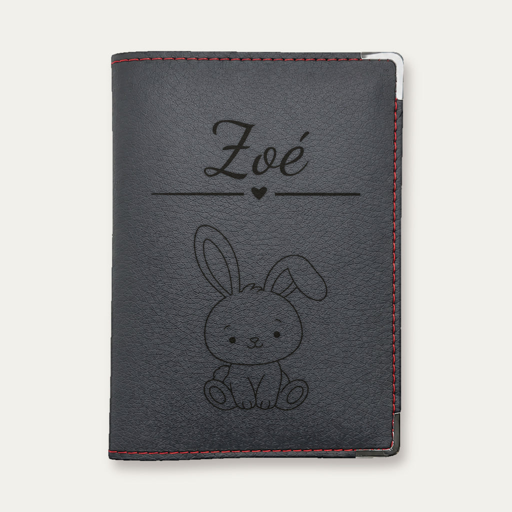 Protège-passeport bébé personnalisé – Lapin — Rouge — gravure « Zoé »
