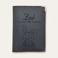 Protège-passeport bébé personnalisé – Lapin — Rouge — gravure « Zoé »