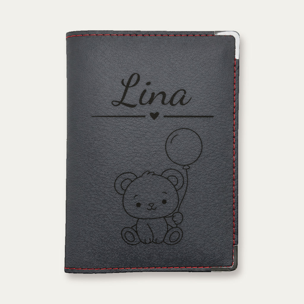 Protège-passeport bébé personnalisé – Ours — Rouge — gravure « Lina »
