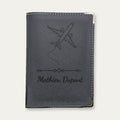 Protège-passeport personnalisé – Avion — Blanche — gravure « Mathieu Dupont »