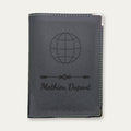 Protège-passeport personnalisé – Mappemonde — Blanche — gravure « Mathieu Dupont »